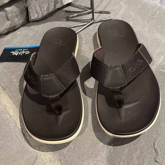 Salt Life Leather Upper,rubber outsole,textured insole, thong flip flops/sandals - Picture 3 of 11